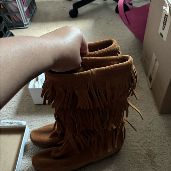 Minnetonka Moccasins in brown, size 9 - Picture 4 of 5